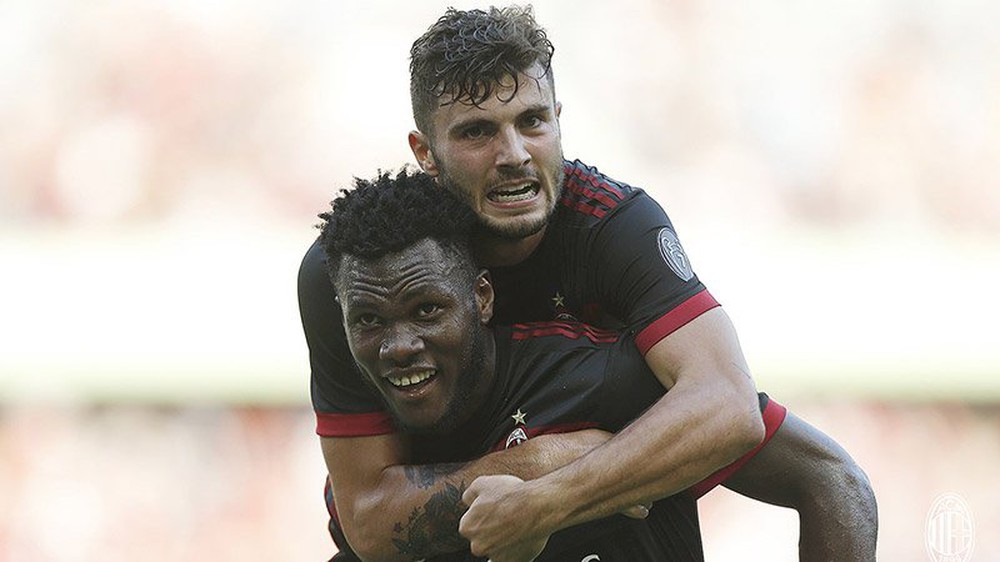 Đá như lên đồng, Milan làm gỏi Hùm xám Bayern