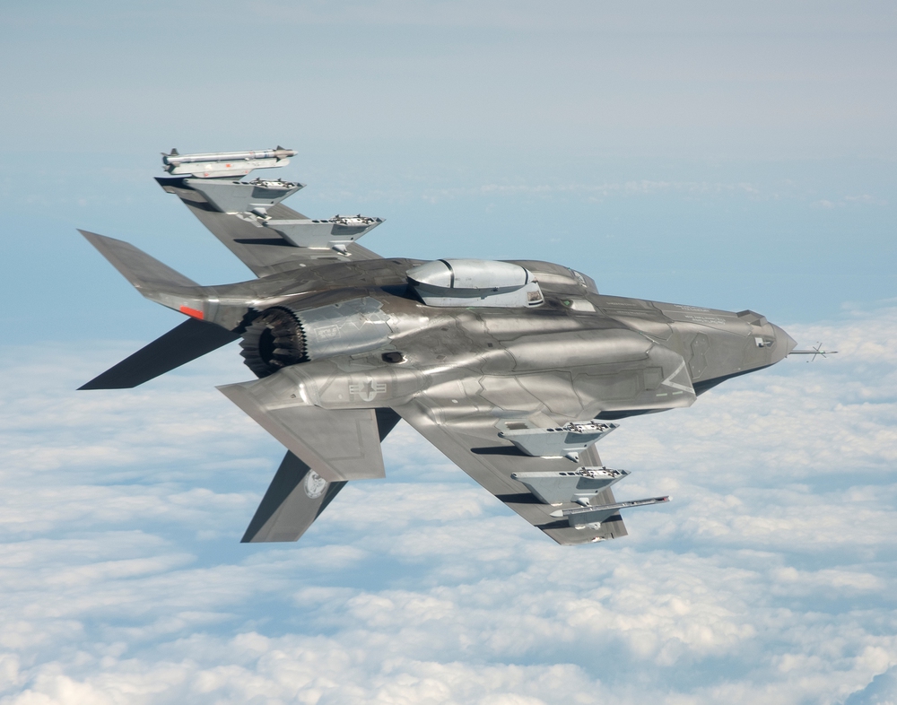 Tiêm kích F-35 lạnh lùng lột xác thành gà đẻ trứng vàng? - Ảnh 2.