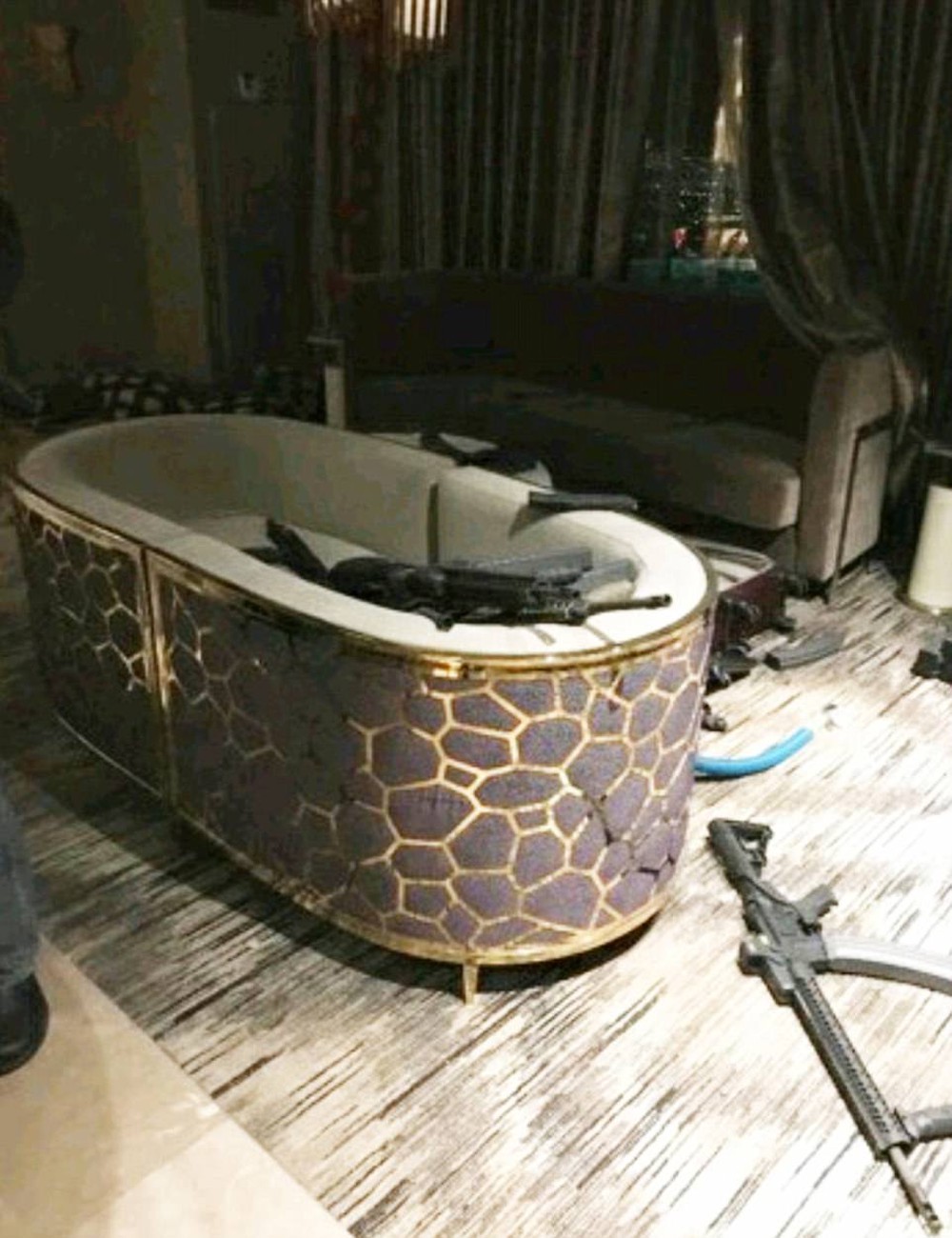 Vụ thảm sát Las Vegas: Nghi phạm qua mặt đội chống khủng bố như thế nào? - Ảnh 1.