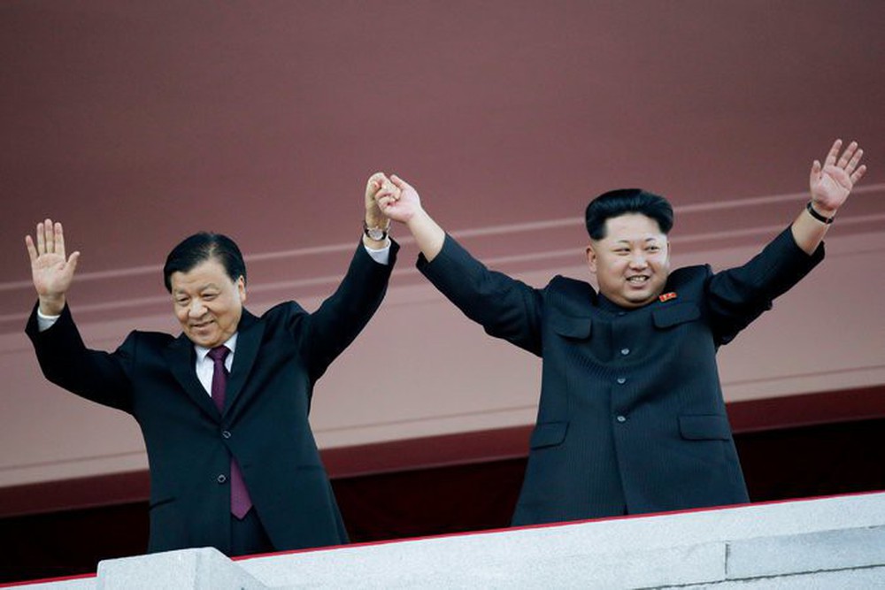 Tiết lộ ông Kim Jong Un cãi lệnh cha và ông nội, chọc giận TQ, thổi bùng khủng hoảng - Ảnh 2.