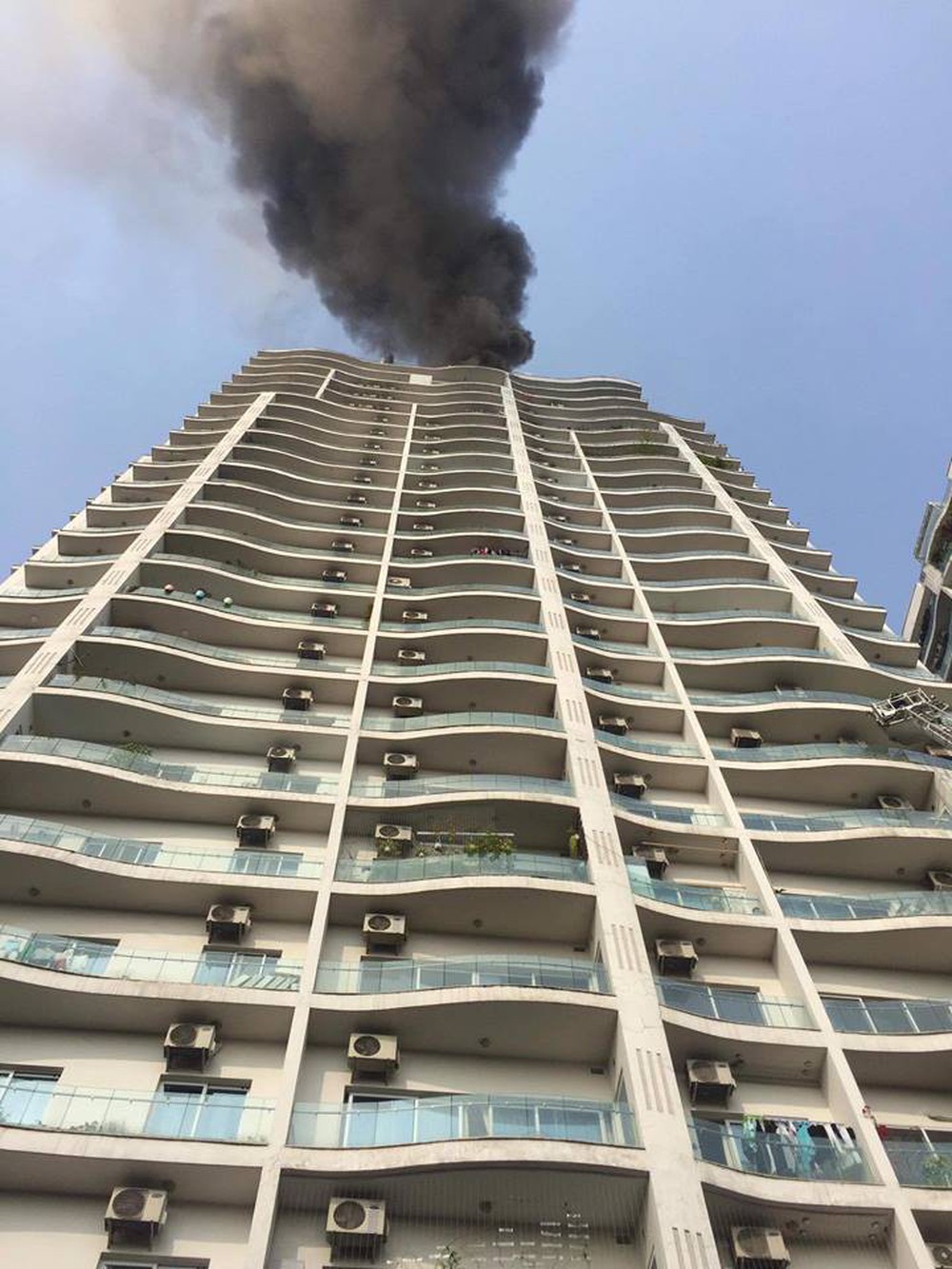 Cháy lớn tại chung cư cao cấp cạnh Hồ Tây - Hà Nội - Ảnh 5.