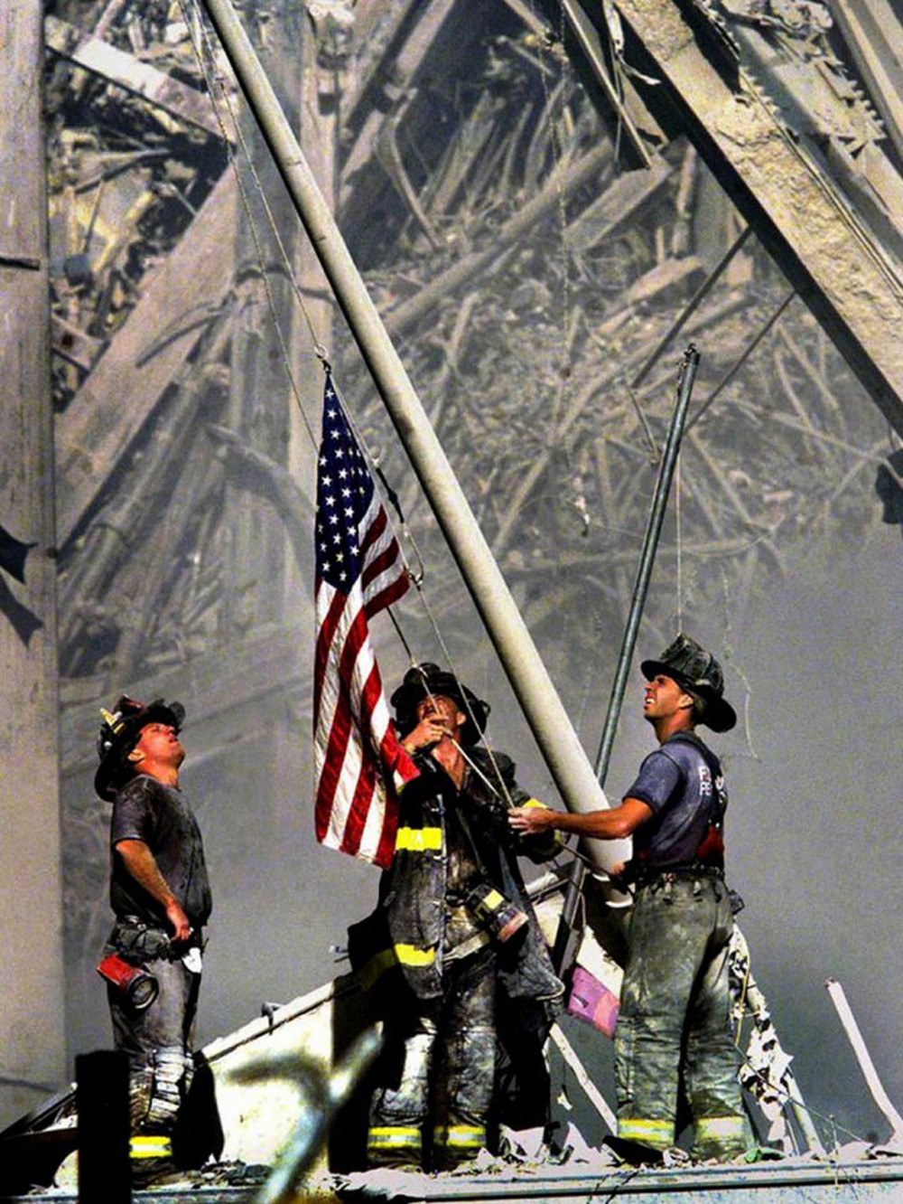 Những hình ảnh khiến nước Mỹ không thể quên vụ khủng bố 11/9 - Ảnh 11.
