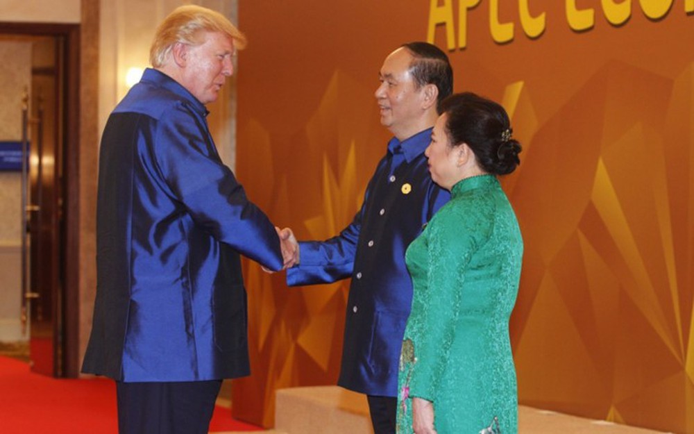 Áo tơ tằm Tổng thống Trump và lãnh đạo APEC mặc dự tiệc có gì đặc biệt - Ảnh 3.