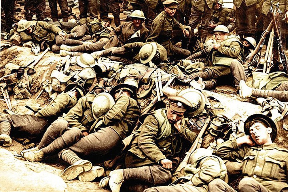 Không khí ngột ngạt trong chiến hào Thế chiến 1 qua loạt ảnh tô màu - Ảnh 5.