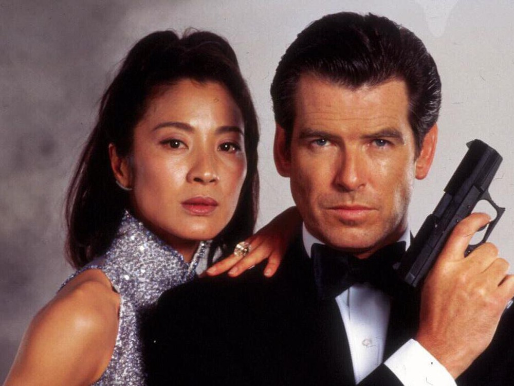 Sau nỗi đau mất vợ con, tài tử Điệp viên 007 tìm được tình yêu mới và họ yêu nhau suốt 23 năm dù cô ấy béo, xấu thế nào - Ảnh 5.