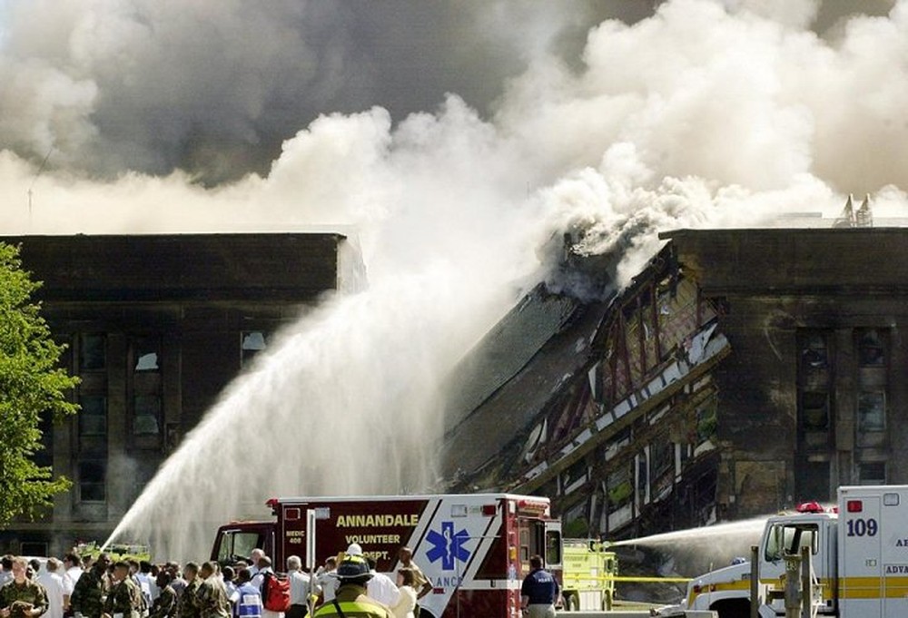 Những hình ảnh khiến nước Mỹ không thể quên vụ khủng bố 11/9 - Ảnh 9.