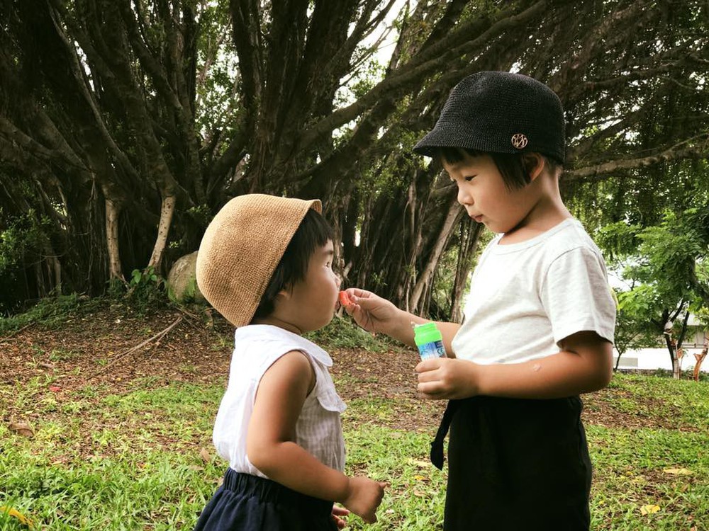 Cô bé Vô Diện hóa ra còn có một cô em gái đáng yêu và lắm trò không kém gì cô chị - Ảnh 9.
