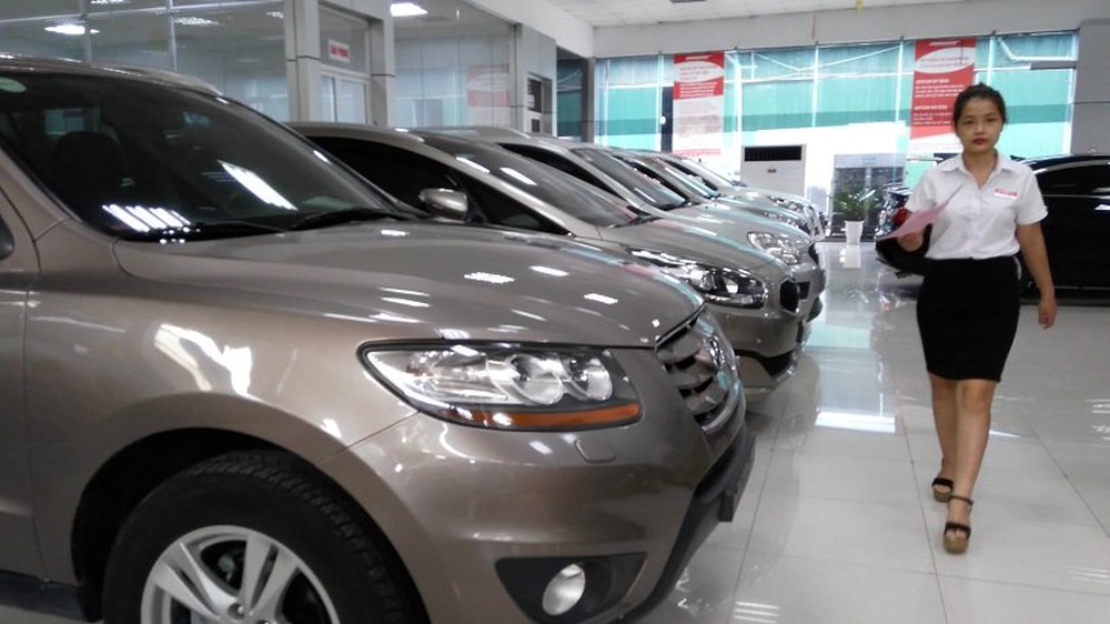 Tăng thuế VAT lên 12%: Hàng triệu người chi tiêu đắt đỏ hơn - Ảnh 1.