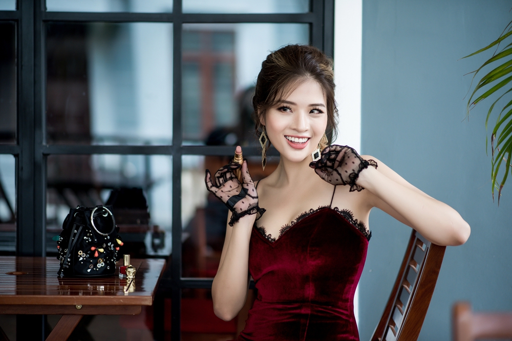 Hoa hậu Phan Hoàng Thu kiêu kỳ và gợi cảm trong bộ ảnh mới - Ảnh 10.
