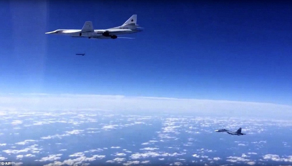 Chiến lược cơ Tu-160M2 Nga vừa xé toạc bầu trời đã có hợp đồng: Giá bao nhiêu 1 chiếc? - Ảnh 2.
