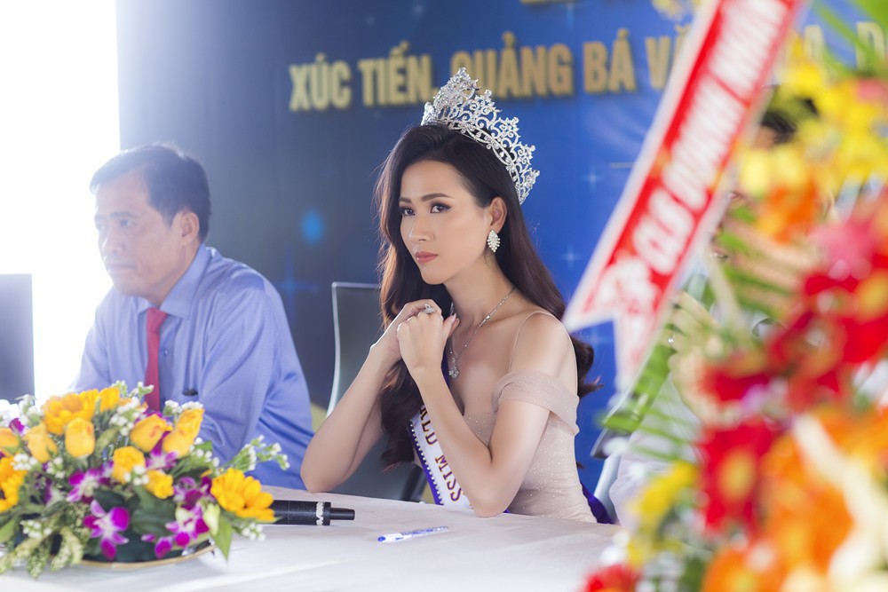 Hoa hậu Phan Thị Mơ quảng bá du lịch cho quê hương - Ảnh 1.