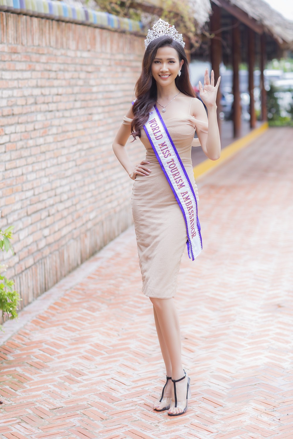 Hoa hậu Phan Thị Mơ quảng bá du lịch cho quê hương - Ảnh 4.