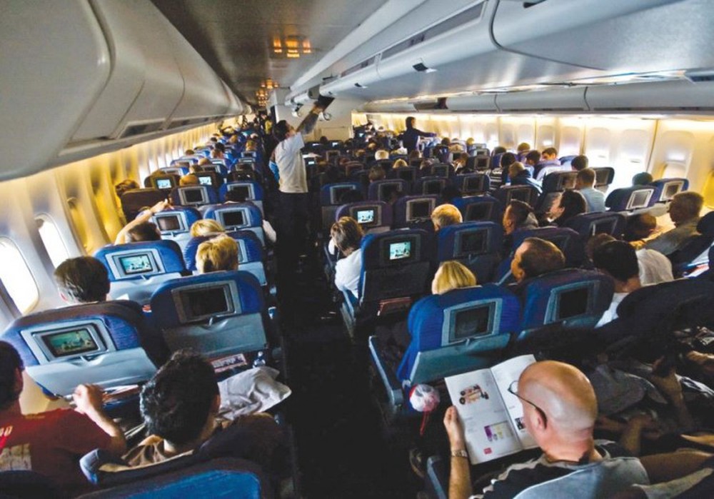 Hoá ra đây là lý do các hãng hàng không không muốn xếp ghế hành khách hướng về phía sau dù điều này an toàn hơn - Ảnh 3.