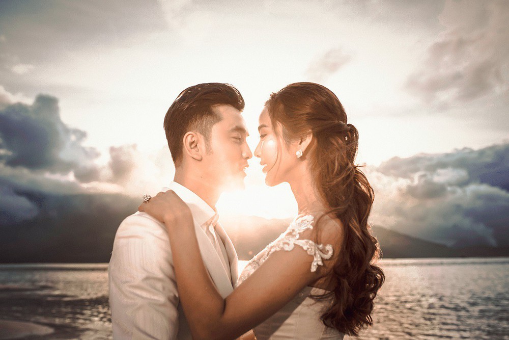 Ưng Hoàng Phúc khoá môi bà xã Kim Cương ngọt ngào trong bộ ảnh cưới, đã ấn định ngày cử hành hôn lễ - Ảnh 8.