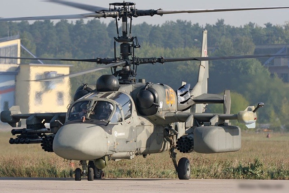 Cận cảnh trực thăng “cá sấu” Kamov Ka-52 rất lợi hại của quân đội Nga - Ảnh 3.