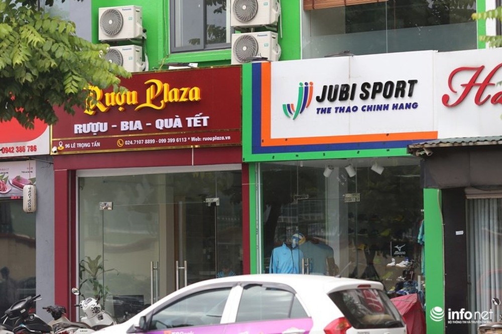 Vỡ trận đồng phục biển hiệu tuyến đường kiểu mẫu Lê Trọng Tấn - Ảnh 12.