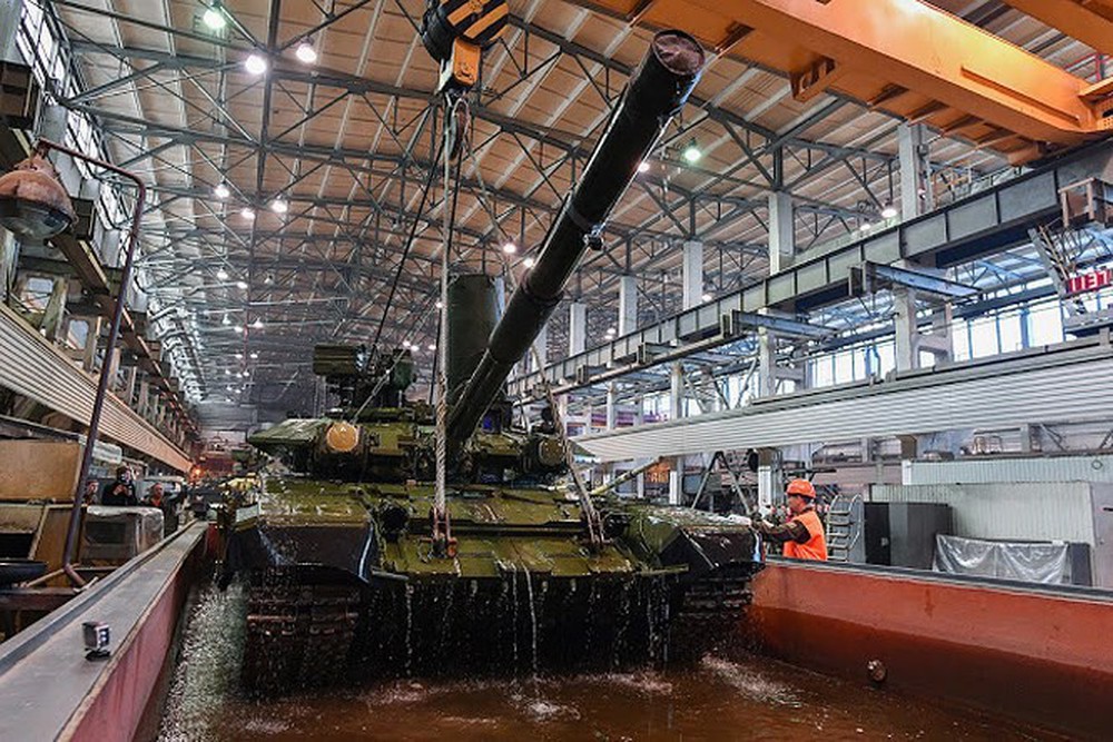 Những chiếc xe tăng T-90S Việt Nam đã xuất hiện trên thao trường Nga - Ảnh 12.