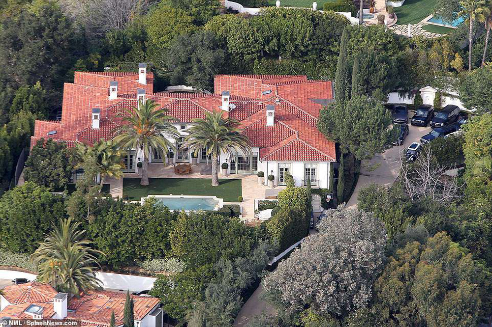 Vợ chồng Beckham lãi 258 tỷ nhờ bán được biệt thự hoành tráng với 6 phòng ngủ, 9 phòng tắm - Ảnh 3.