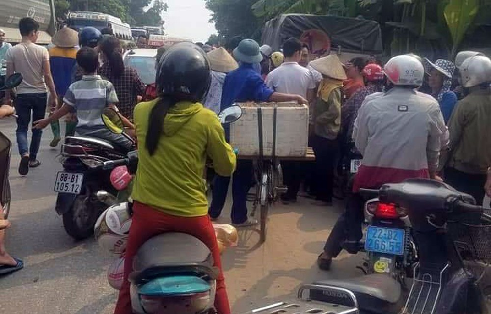Một phụ nữ bị trói vào gốc cây ở Vĩnh Phúc - Ảnh 4.