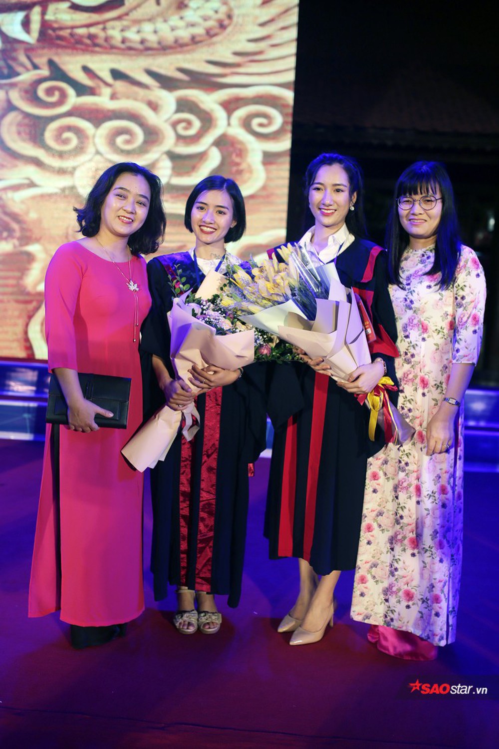 Những Thủ khoa đầu ra Đại học xinh đẹp, tài giỏi được ghi danh bảng vàng tại Văn Miếu - Ảnh 4.