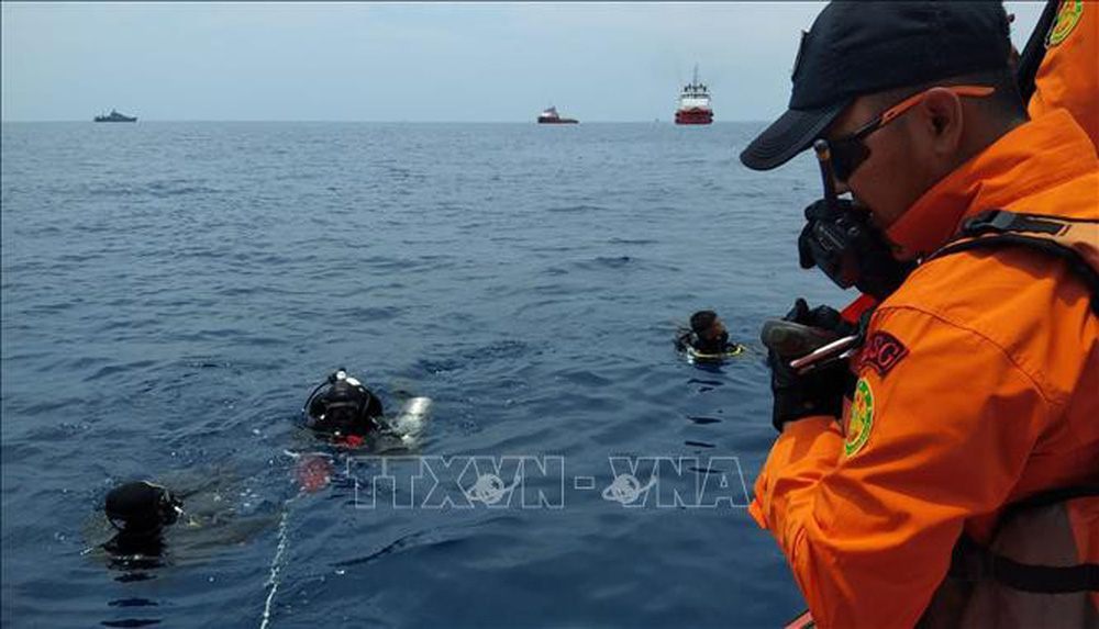 Nhiệm vụ nghiệt ngã của đội cứu hộ máy bay Lion Air lao xuống biển  - Ảnh 1.