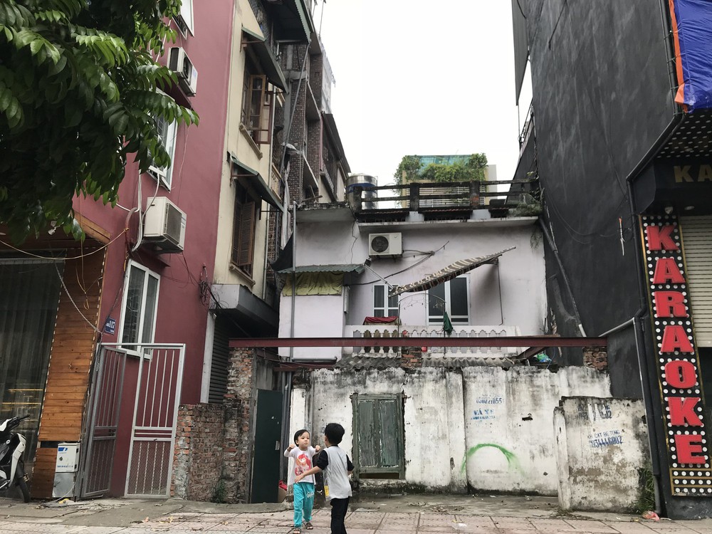 Những căn nhà quan tài, mặt tiền 1 mét ở phố mới Hà Nội - Ảnh 8.