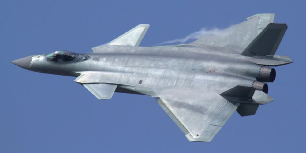 Màn phô diễn hoành tráng chứng tỏ J-20 Trung Quốc và Su-57 Nga còn xa mới sánh ngang F-35 - Ảnh 2.