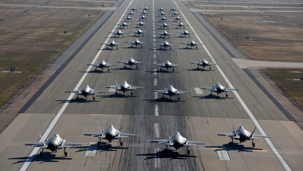 Màn phô diễn hoành tráng chứng tỏ J-20 Trung Quốc và Su-57 Nga còn xa mới sánh ngang F-35 - Ảnh 4.