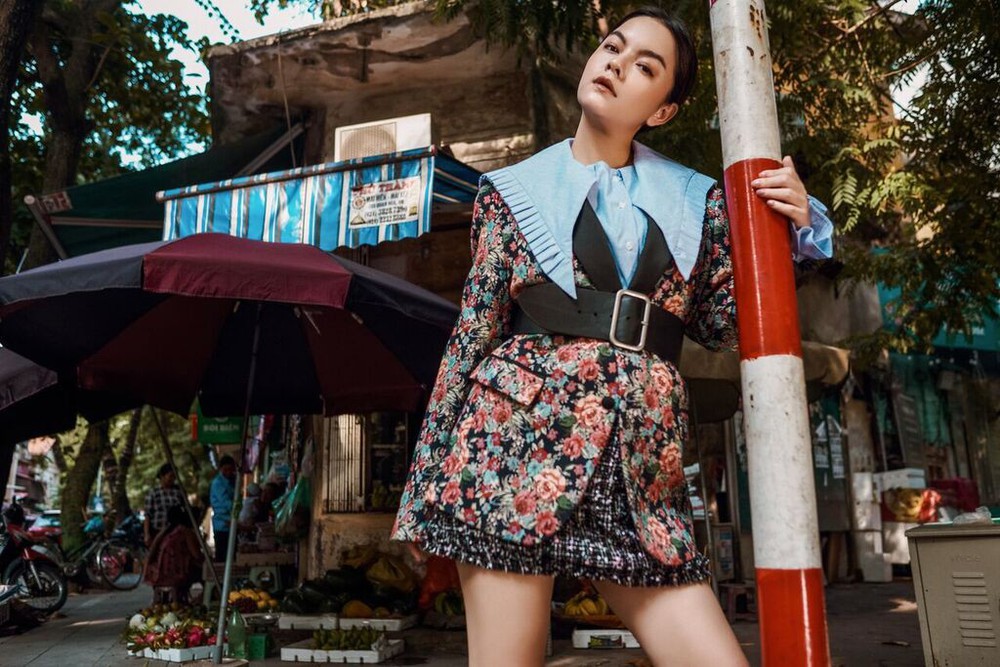 Phạm Quỳnh Anh tạo dáng sexy giữa chợ rau ở Hà Nội - Ảnh 7.