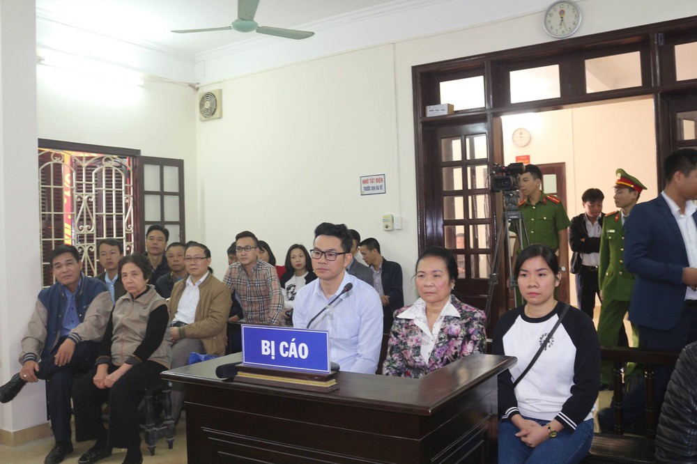 Hà Nội: 3 mẹ con bị truy tố tội Chống người thi hành công vụ - Ảnh 1.