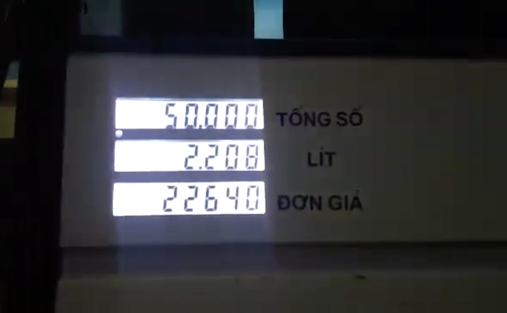 Bị phản ứng vì không giảm giá, nhân viên cây xăng nhanh tay điều chỉnh lại - Ảnh 5.