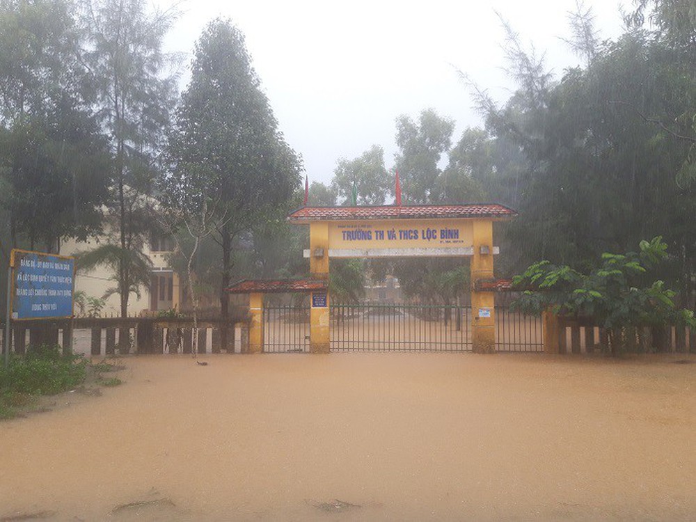 Thủy điện tăng điều tiết xả lũ, Huế cảnh báo lũ trên sông Bồ - Ảnh 2.