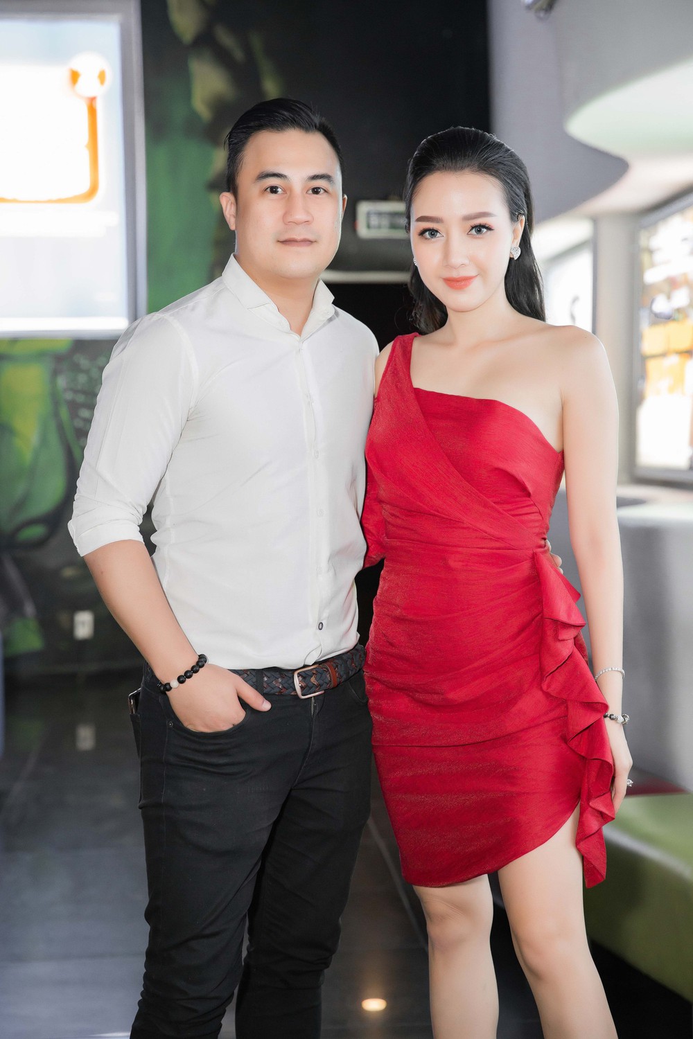 Băng Di và bạn trai đại gia chúc mừng Tronie, Kay Trần ra MV - Ảnh 9.