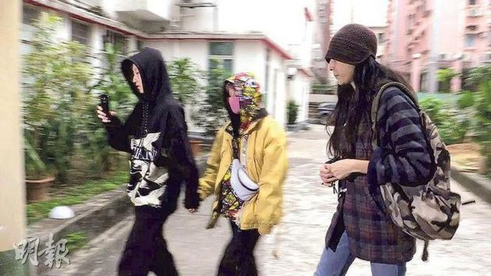 Con gái và tình đồng tính cùng đường về ăn bám mẹ, Thành Long ở đâu? - Ảnh 3.
