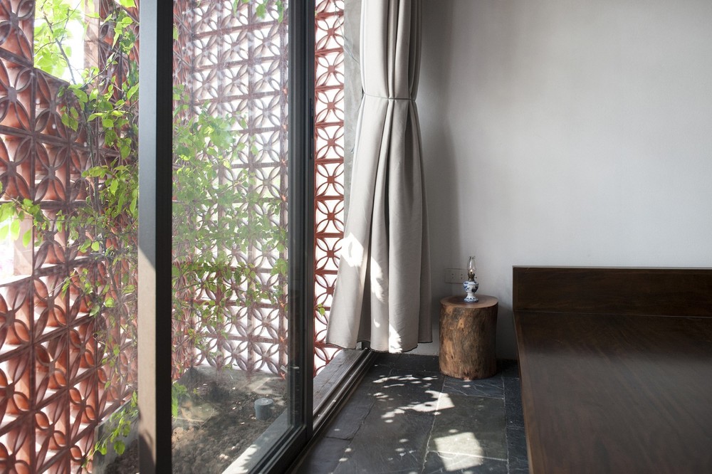 Căn nhà nắng chiếu khắp phòng tại Nam Định đẹp lung linh trên báo ngoại - Ảnh 9.