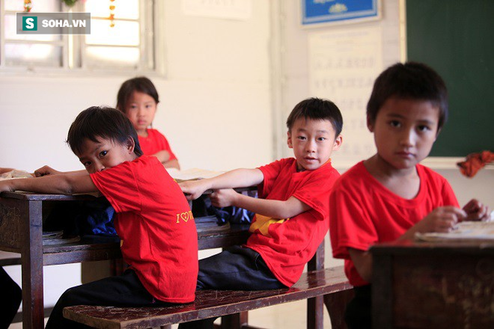 Niềm vui của thầy và trò Nậm Chua trong ngày khánh thành lớp học mới - Ảnh 6.
