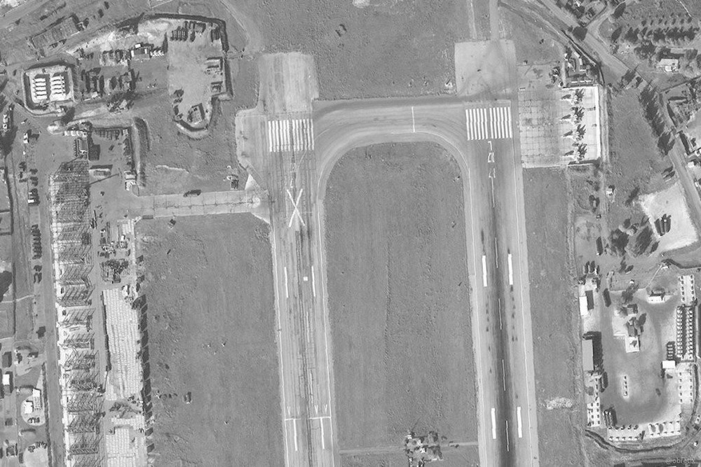 Su-35 Nga bảo vệ máy bay vận tải hạng nặng lập cầu hàng không: Vũ khí ùn ùn đổ vào Syria? - Ảnh 2.