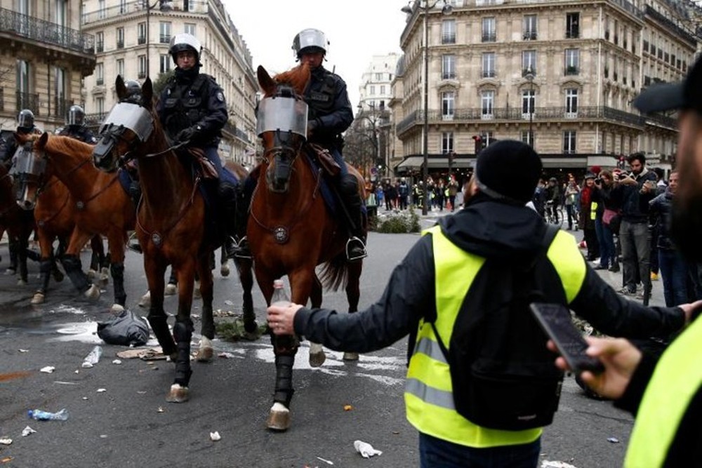 Paris của Pháp tiếp tục hỗn loạn trong đợt biểu tình thứ 4 - Ảnh 5.
