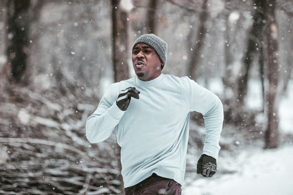 Tập thể dục vào trời lạnh có đốt calo và giảm cân nhanh hơn không? - Ảnh 1.