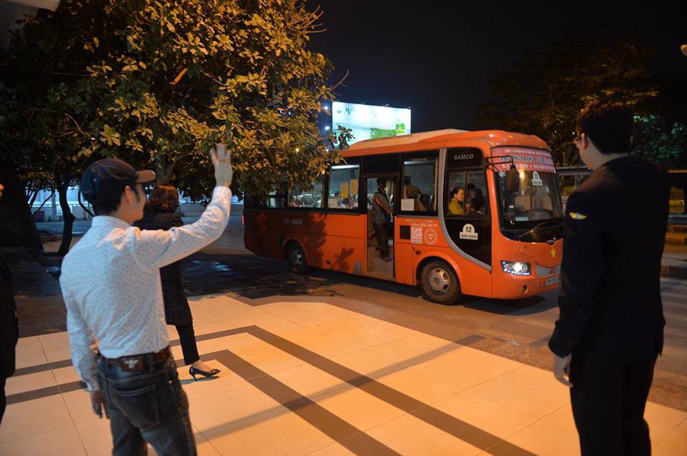 2 chuyến xe cuối cùng rời khỏi bến Giáp Bát chở hàng chục hành khách về quê ăn Tết - Ảnh 8.