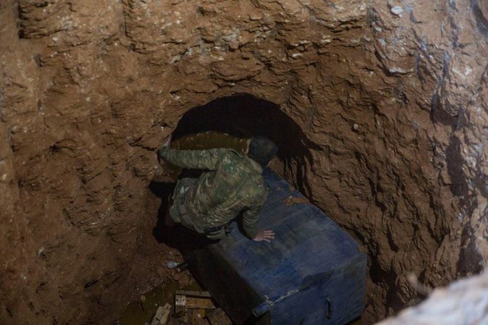 Tiến công thắng lợi, FSA bất ngờ phát hiện người Kurd đào hầm thông thẳng sang Thổ Nhĩ Kỳ - Ảnh 2.