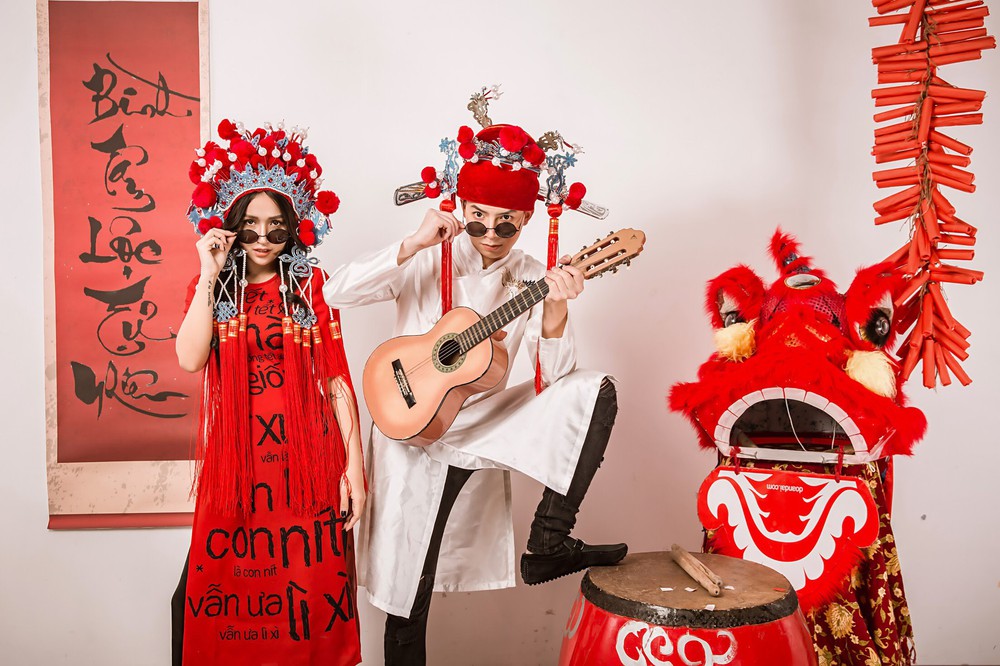 Vợ chồng DJ Tít nổi loạn trong bộ ảnh chào năm mới - Ảnh 2.