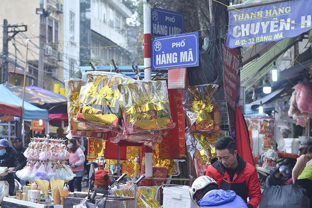 Người dân Hà Nội chen chân mua đồ ông Công ông Táo - Ảnh 11.