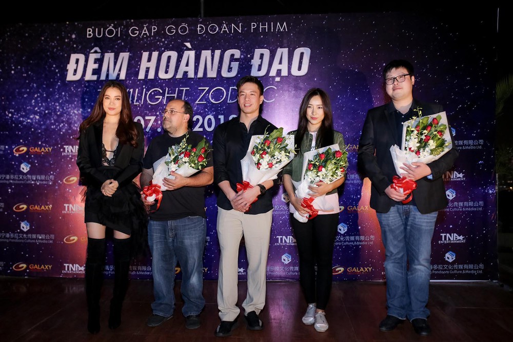 Trương Ngọc Ánh khoe vẻ nóng bỏng bên mỹ nam phim hành động châu Á - Ảnh 12.