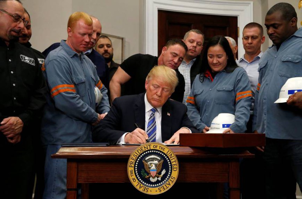TT Trump tăng thuế nhập khẩu nhôm, thép: Chấp nhận rủi ro cao để cân bằng cán cân kinh tế - Ảnh 1.