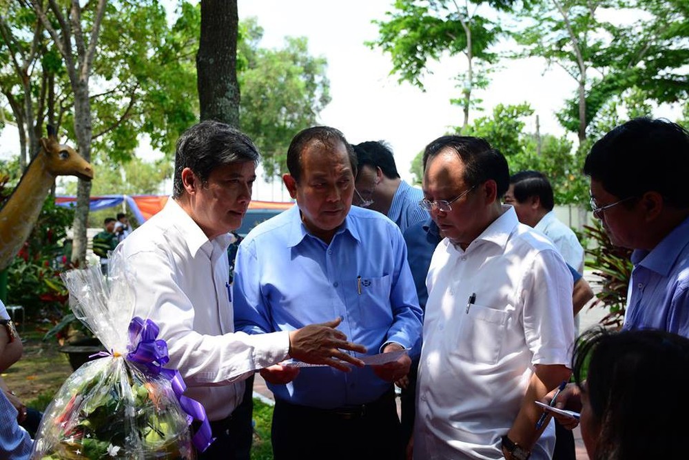Lễ tang thủ tướng Phan Văn Khải: Phó thủ tướng Trương Hòa Bình đến thăm viếng.