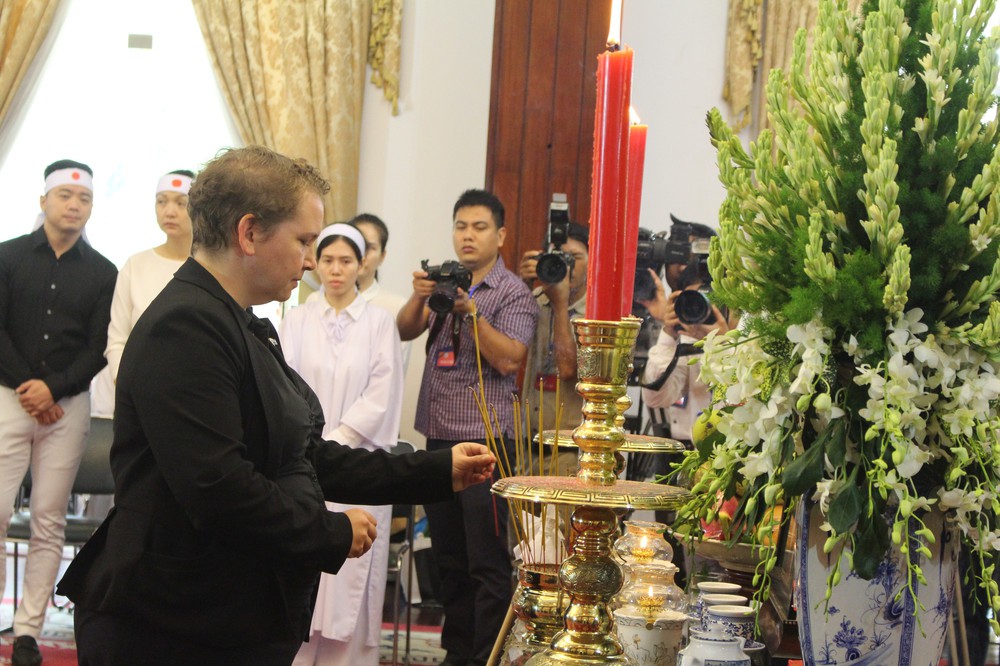 Nhiều đoàn ngoại giao đến viếng cố Thủ tướng Phan Văn Khải - Ảnh 5.