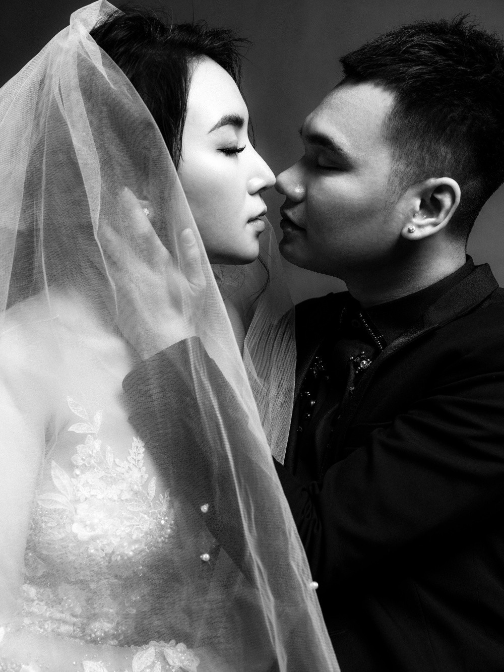 Khắc Việt chính thức tung ảnh cưới với nữ DJ gợi cảm - Ảnh 2.
