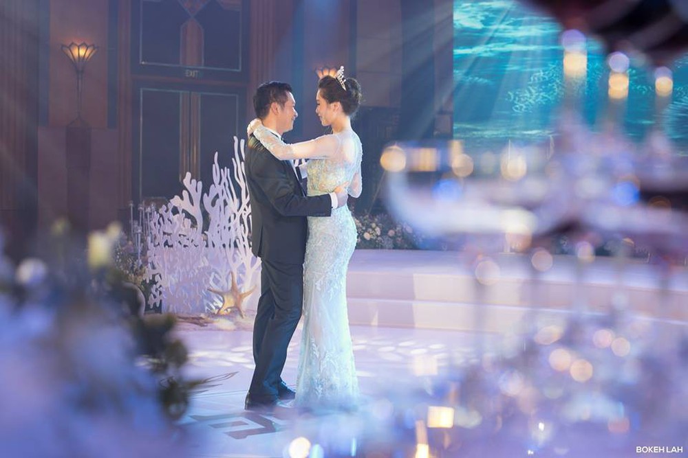 Cận cảnh đám cưới kỳ công xanh màu đại dương của Shark Hưng (Thương vụ bạc tỷ) và cô dâu Á hậu - Ảnh 2.