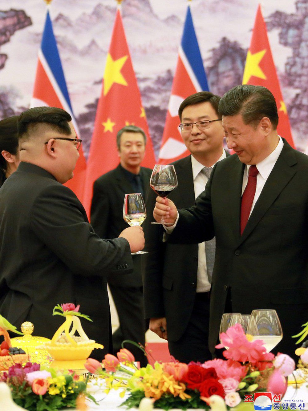 KCNA công bố loạt ảnh mãn nhãn về chuyến thăm Trung Quốc của nhà lãnh đạo Kim Jong-un - Ảnh 16.
